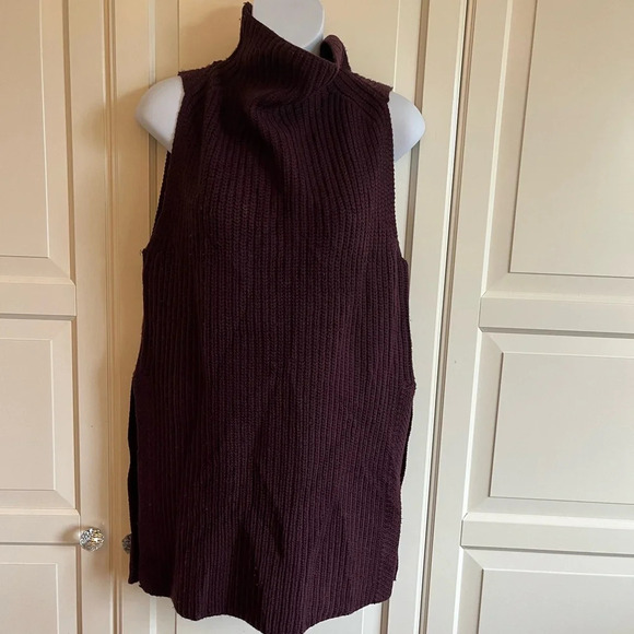 Wilfred Durandal Merino Wool Sleeveless Mock Neck Tunic
Sweater Burgundy XS - Picture 6 of 13
